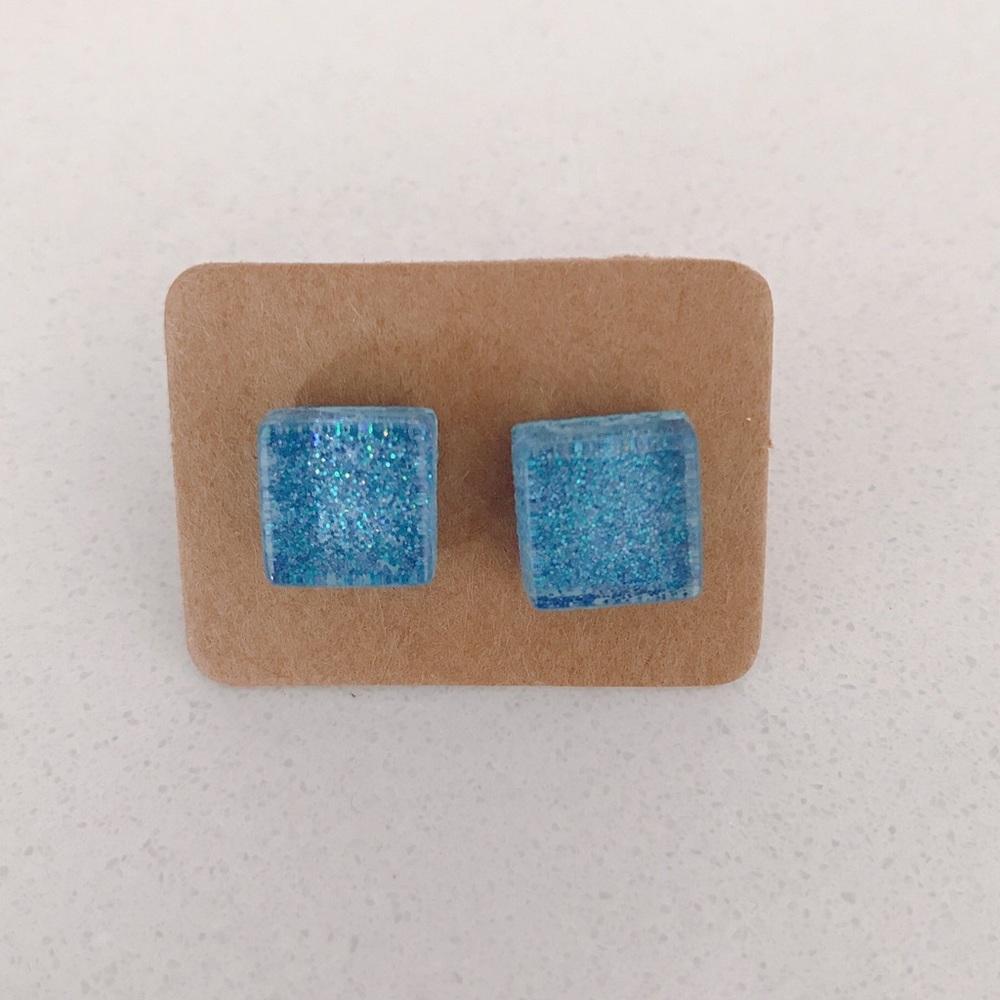 Glittery square earring studs
